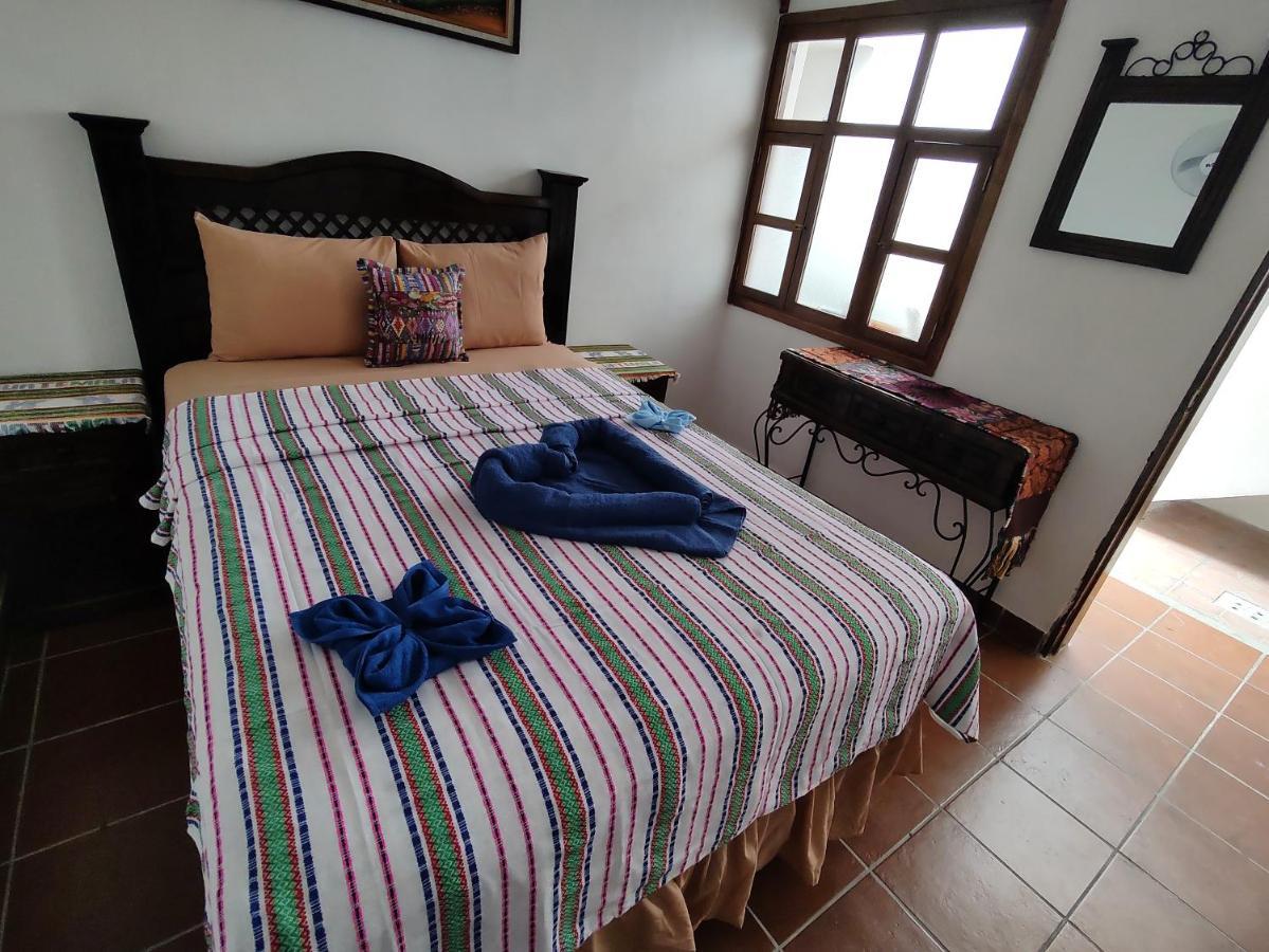 Francisco'S Rest House Hotel Antigua Ngoại thất bức ảnh