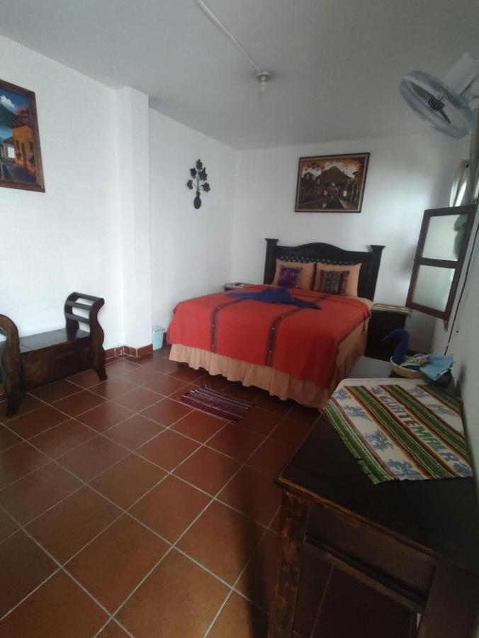 Francisco'S Rest House Hotel Antigua Ngoại thất bức ảnh