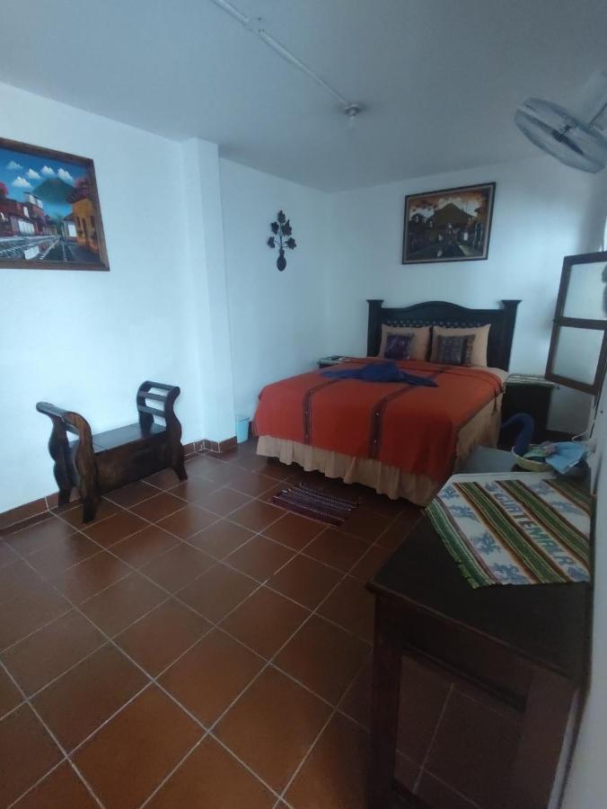 Francisco'S Rest House Hotel Antigua Ngoại thất bức ảnh