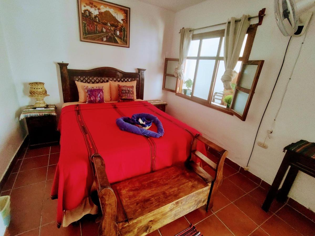 Francisco'S Rest House Hotel Antigua Ngoại thất bức ảnh